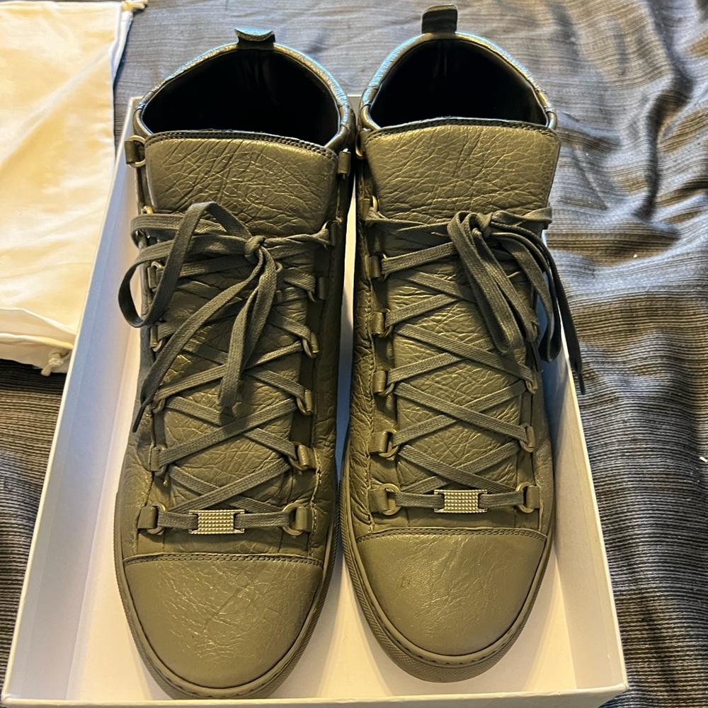 Good Condition! Grey Balenciaga Arena Sneaker! Size 47 Box & Dust Bag Included